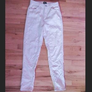 URBAN OUTFITTERS BDG CREAM CORDUROY MOM JEANS 🍄